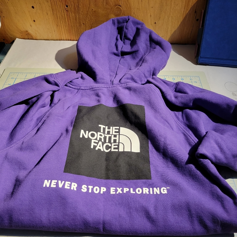 Women's The North Face box hoody. Gently warn, size large.